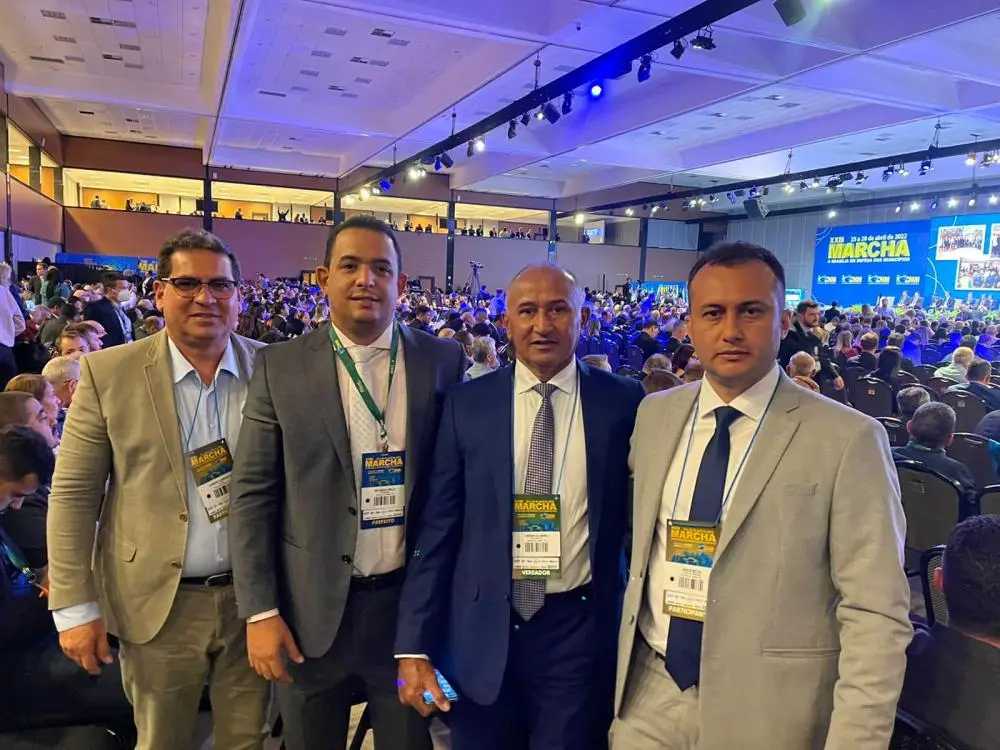Na foto, Prefeito Ricardo Moura, Presidente da Câmara Municipal, Vereador Cesar, Chefe de Gabinete, Dr. Assis Silva e o Ex-Prefeito Júnior Carvalho.