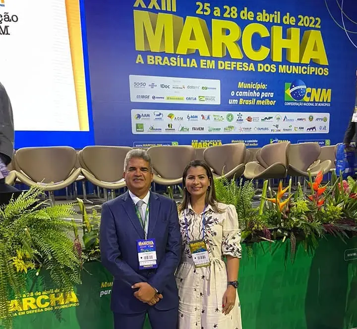 Prefeito Murilo e primeira-dama - ascom