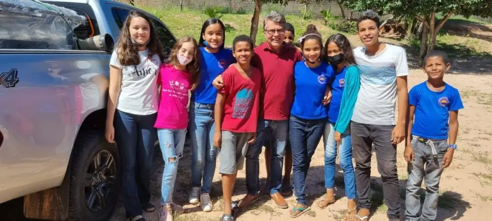 Prefeito João Luíz visita escolas e entrega equipamentos