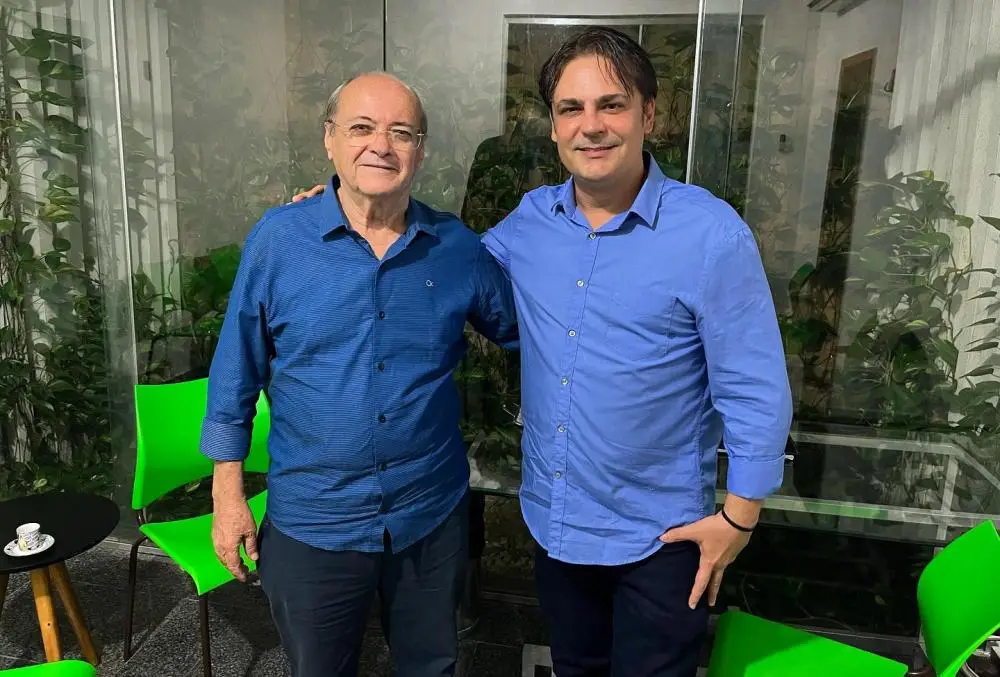Sílvio Mendes e o prefeito de José de Freitas-PI, Roger Linhares durante encontro em Teresina-PI.